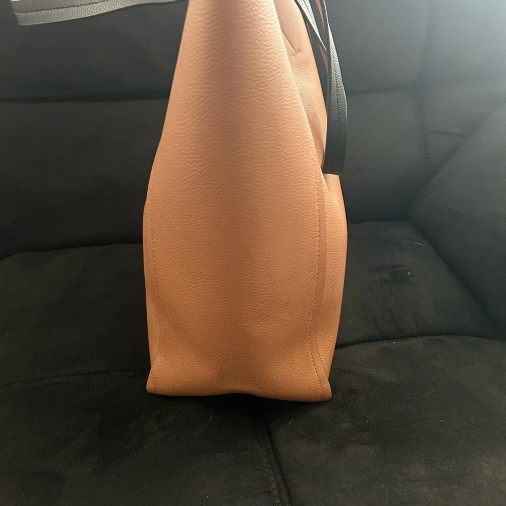 ✅ NWOT Professional Laptop Tote - Magnetic Closure - Tan & Black